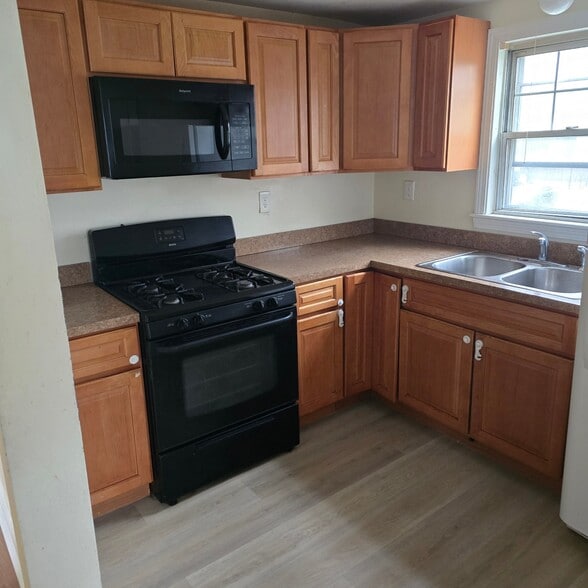 Building Photo - 155 Glenwood Ave