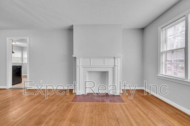 Building Photo - 920 Parkway Dr