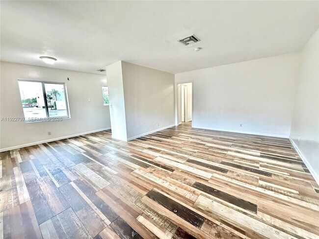 Building Photo - 1821 N 17th Ct