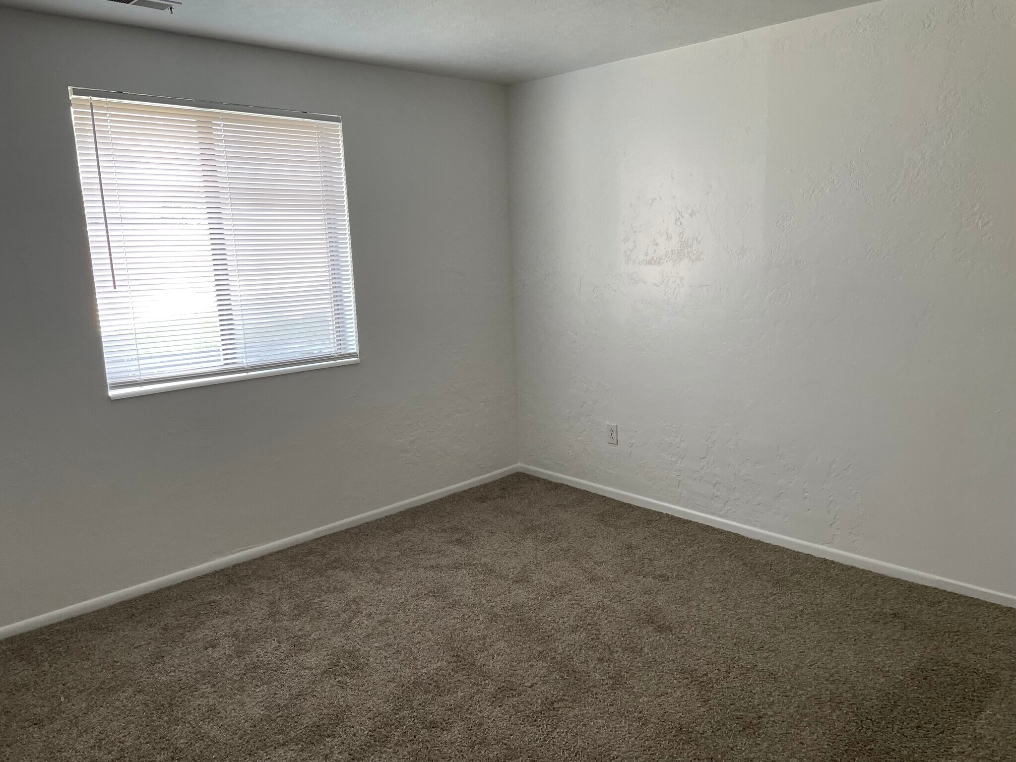 Building Photo - 2894 S 625 W