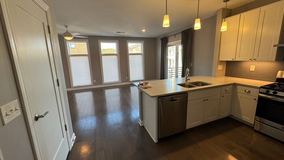 Large, open, modern kitchen. - 116 W 15th St