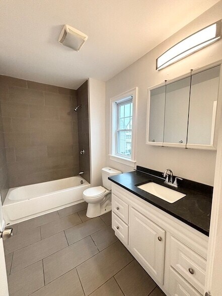 Building Photo - 156 Bow St