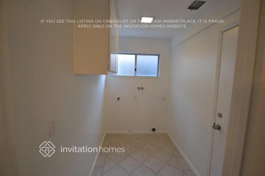 Building Photo - 1515 Woodland Oaks Way