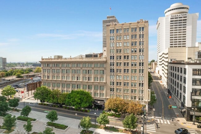 Building Photo - 700 Church St