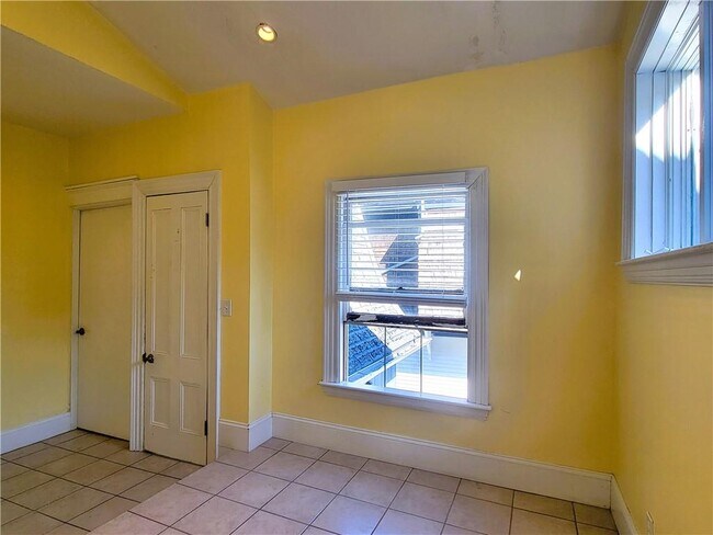 Building Photo - 106 Touro St