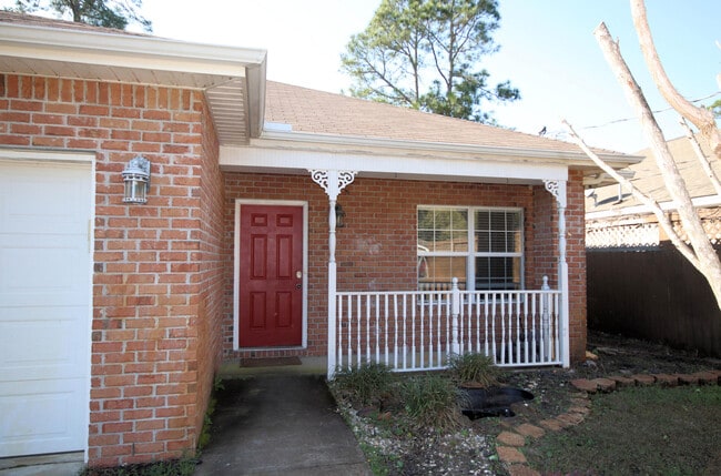 Building Photo - 1684 Sycamore Ave