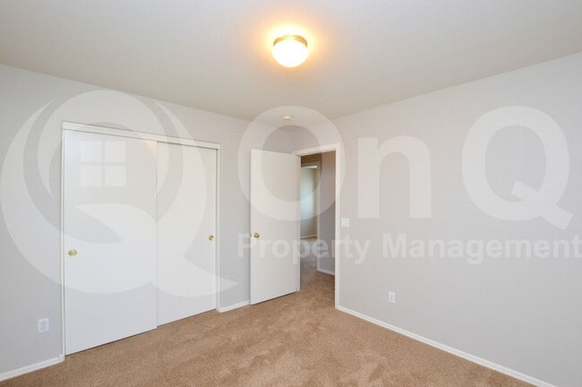Building Photo - 287 E Sheffield Ct