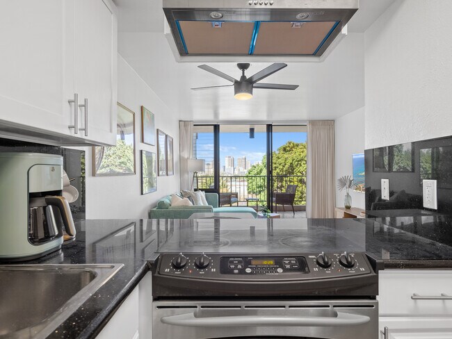 Building Photo - 3138 Waialae Ave