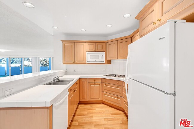 Building Photo - 825 S Gretna Green Way