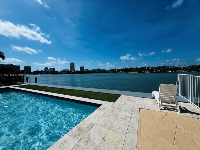 Primary Photo - 960 Bay Dr