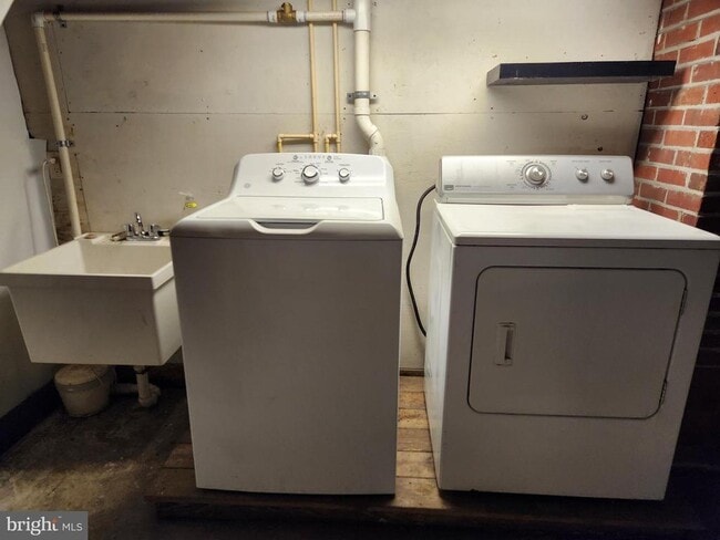 Building Photo - 114 N Pine St