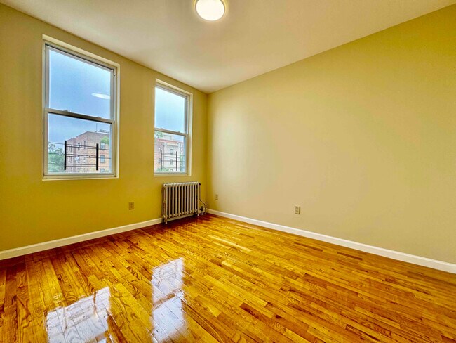 Building Photo - 23 E 3rd St