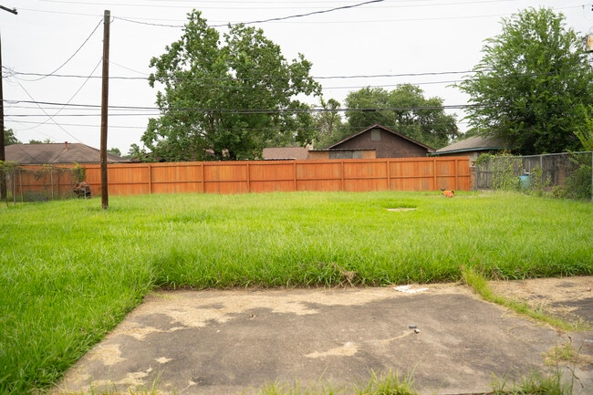 Building Photo - 516 Magnolia Dr