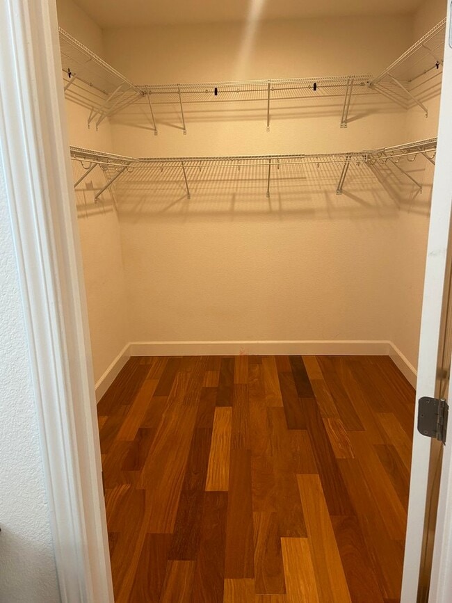 Building Photo - Folsom 4 bdrm, 3 bath near Folsom HS