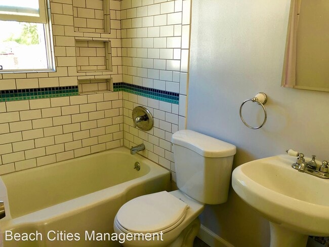 Building Photo - 3 br, 1 bath House - 213 E 45th Street