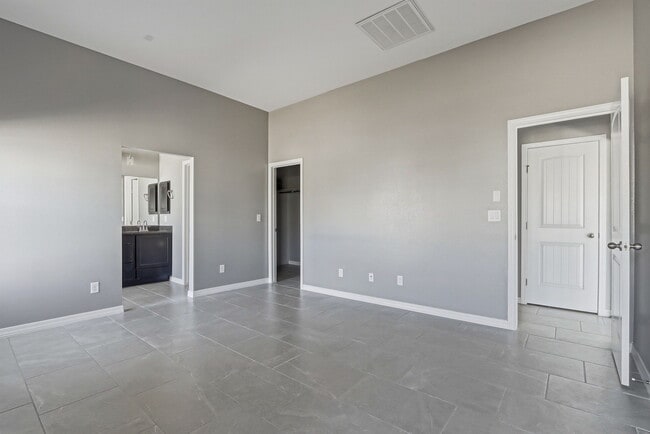 Building Photo - 941 Gulf Streams Ave