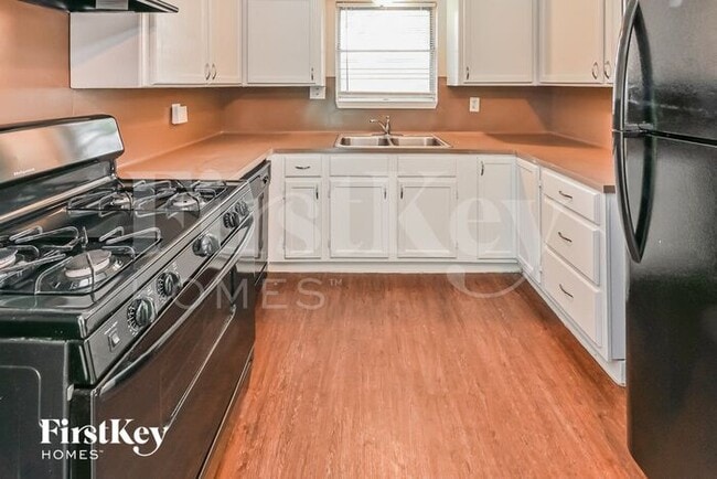 Building Photo - 12811 Claygate Dr