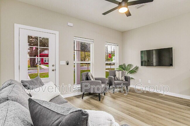 Building Photo - 1018 N D St