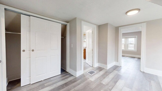 Building Photo - Lorain 2 Bedroom Single Family Home