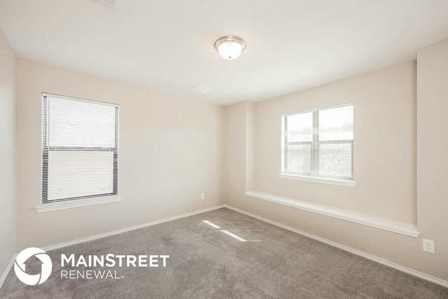 Building Photo - 9750 Hawk Elm