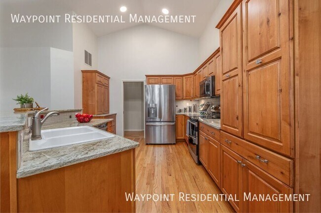 Building Photo - 4917 N Contour Way