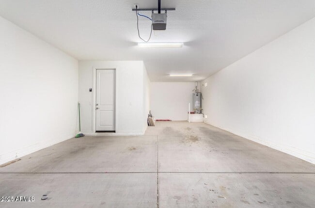 Building Photo - 9418 E Theia Dr