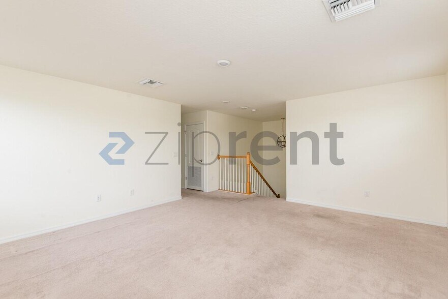 Building Photo - Unit