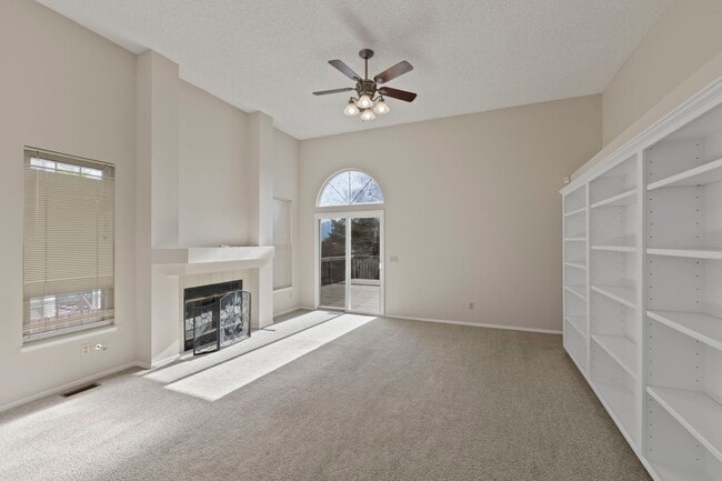 Building Photo - BRIGHT & UPDATED RANCH-STYLE HOME in D-20