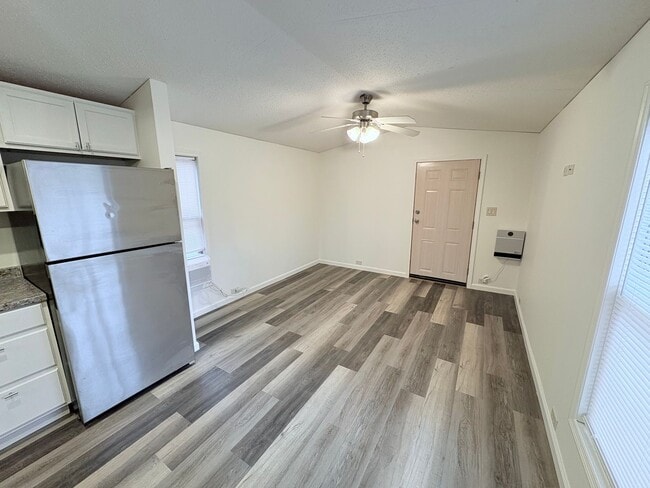 Building Photo - 930 Cedar Village Ln