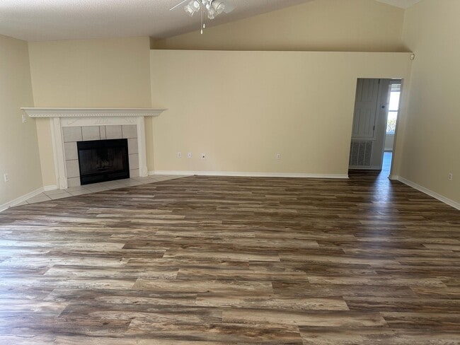 Building Photo - 2308 Valley Pl