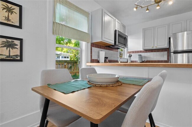 Building Photo - 918 16th St W