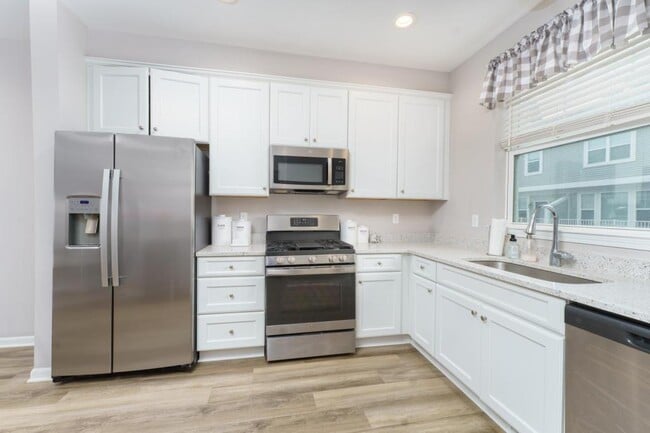 Building Photo - 197 Sean St