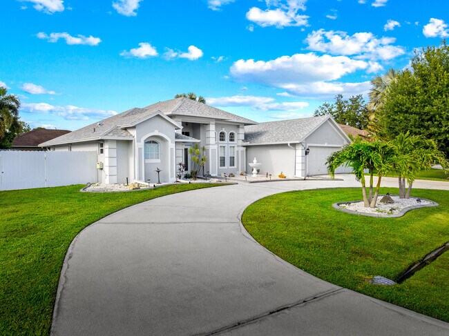 Building Photo - 5918 NW Hann Dr