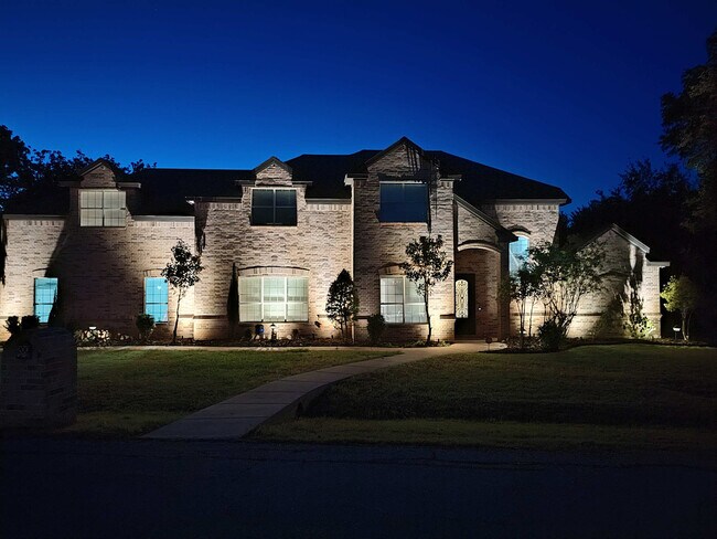 Building Photo - 200 Cove Dr