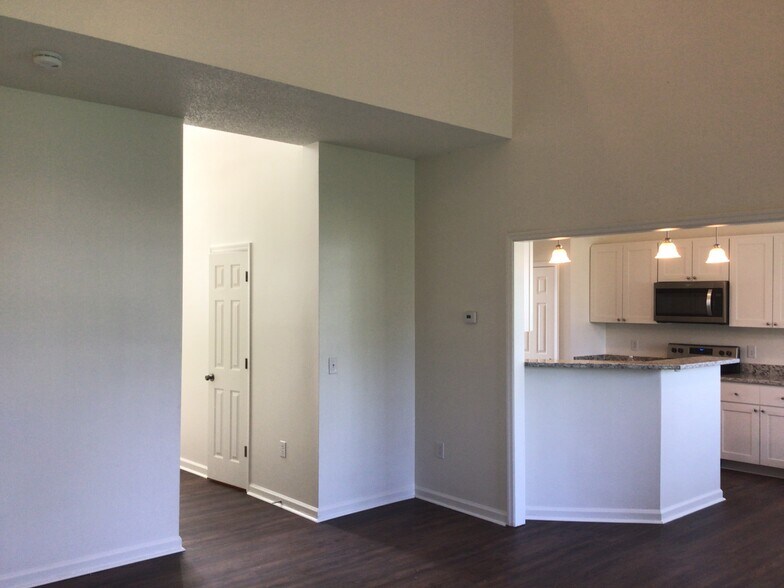 Building Photo - 5511 Kathleen Dr