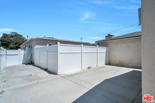 Building Photo - 5128 W 133rd St
