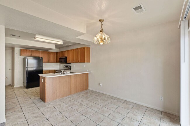Building Photo - 430-432 Sundance Cir N