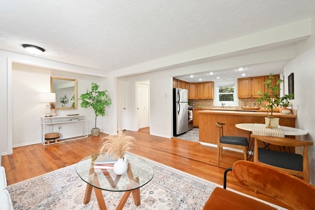 Building Photo - Cozy 2-bedroom 2 bath house in Redmond