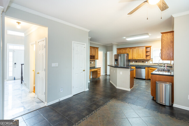 Building Photo - 155 Glenwood Ln