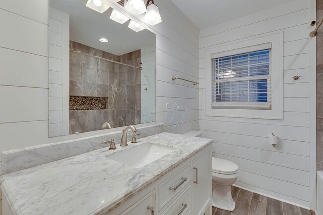 Building Photo - Cute & Private 3BR Home Ready for Move-In