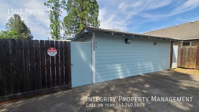 Building Photo - 1502 Prune St