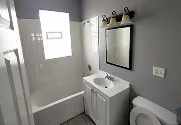 Building Photo - 612 E Marquette Rd