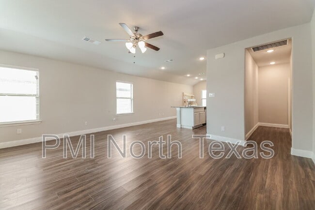 Building Photo - 6415 Graceland Dr