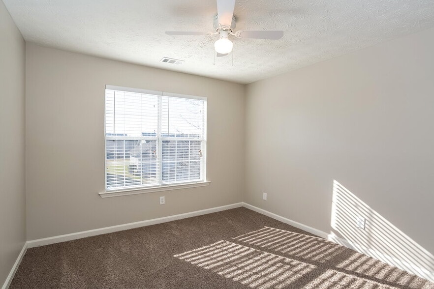 Building Photo - 430 Summer Hill Cir