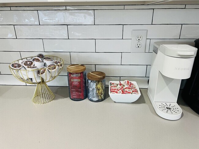 Building Photo - 15557 W 95th Ave