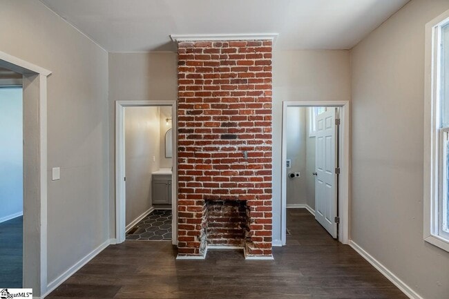 Building Photo - 536 Peronneau St
