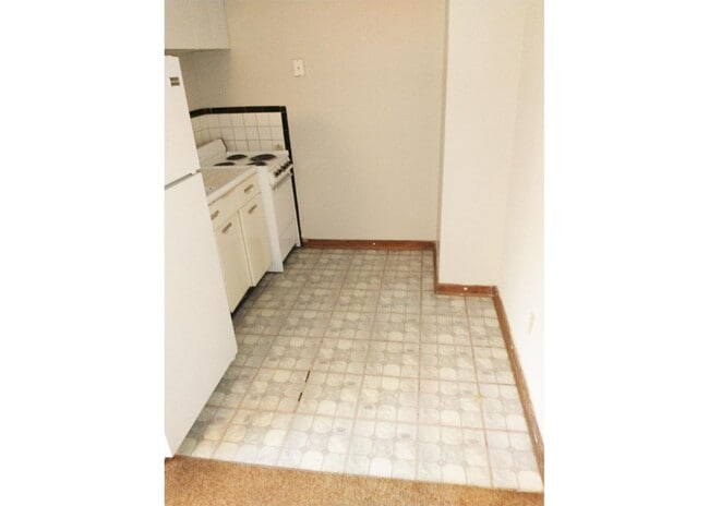 Interior Photo - 362 Probasco St