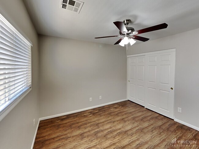Building Photo - 8974 Spring Peeper Ave