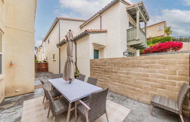 Building Photo - Spacious 3 Bed / 2.5 Bath Home in Chula Vista – Available May 15th