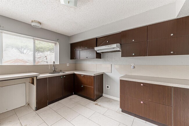 Building Photo - 7180 S Dairy Ashford Rd